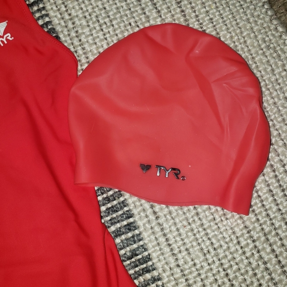 TYR TYReco Solid Maxfit Swimsuit with Cap Red - Picture 5 of 11